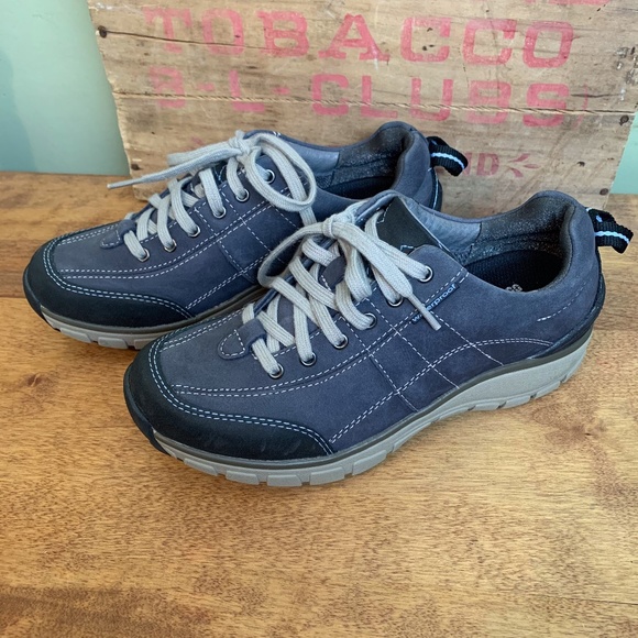 clarks wave go shoes